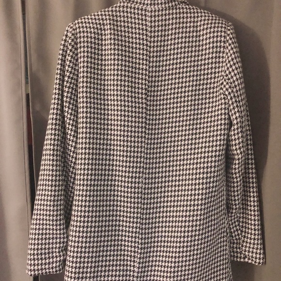 Beautiful Houndstooth Blazer - Picture 4 of 4